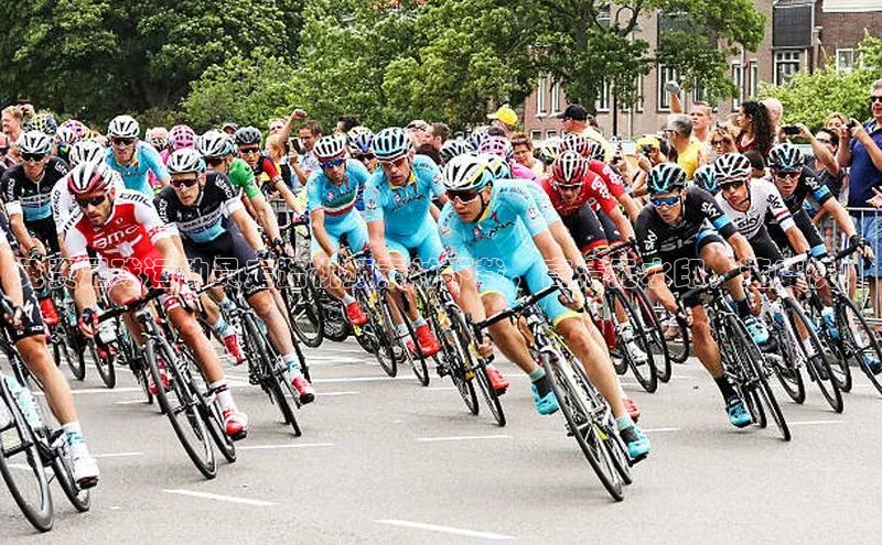 球友会登录入口歌力思免费足球运动员走路视频素材下载，高清无水印，速度快！